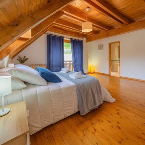 3 bedrooms, bed sheets - Vielha Premium Duplex • Mountain Views • Sleeps 6 (Vielha)