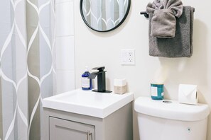 Sèche-cheveux, serviettes fournies