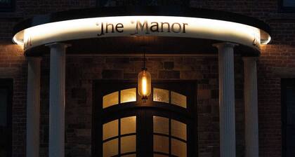 Beautiful 2-bedroom Penthouse Apt with AC in Sugarcreek