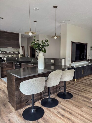 Beautiful Penthouse Apartment w/ 2 bedrooms near Amish Country - Oasis Manor