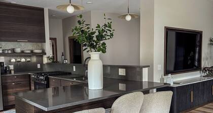 Beautiful Penthouse Apartment w/ 2 bedrooms near Amish Country - Oasis Manor