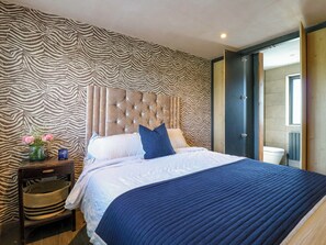 6 bedrooms, individually decorated, individually furnished, free WiFi - Manor Farm House (Bicester)