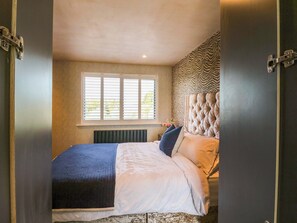 6 bedrooms, individually decorated, individually furnished, free WiFi - Manor Farm House (Bicester)