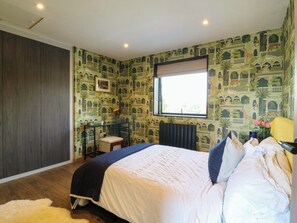 6 bedrooms, individually decorated, individually furnished, free WiFi - Manor Farm House (Bicester)