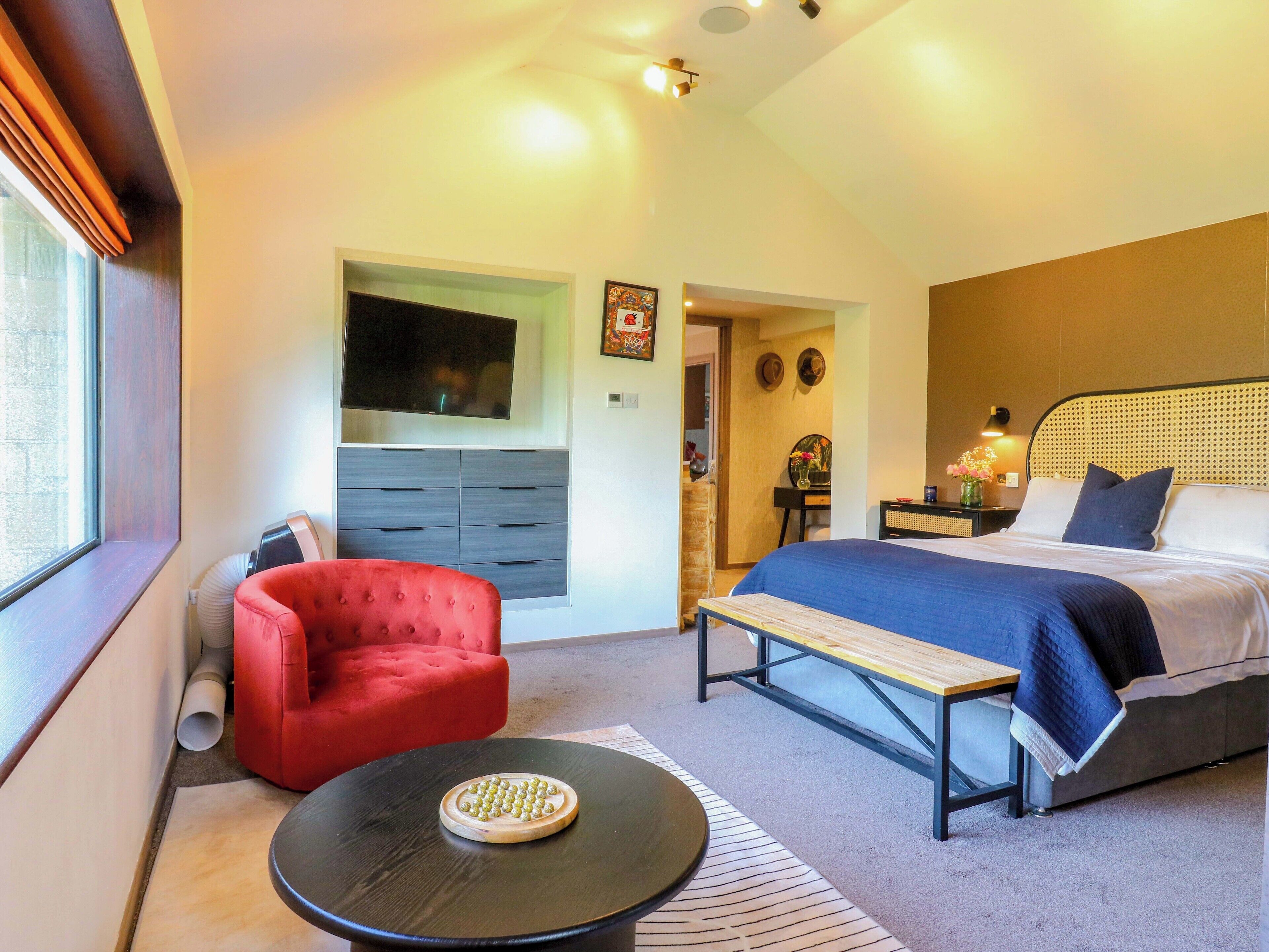 6 bedrooms, individually decorated, individually furnished, free WiFi