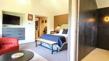 6 bedrooms, individually decorated, individually furnished, free WiFi