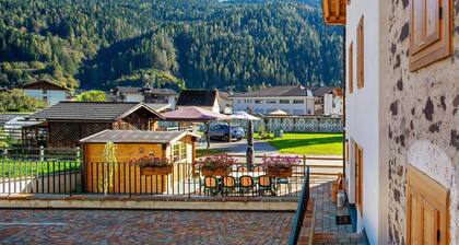 Holiday Home 'Dimora Zoe' with Mountain View, Shared Garden and Wi-Fi