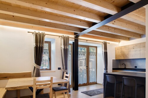 Holiday Home 'Dimora Zoe' with Mountain View, Shared Garden and Wi-Fi