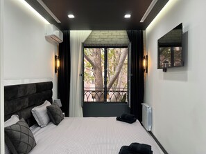 Deluxe Apartment, 2 Bedrooms | Blackout curtains, iron/ironing board, free WiFi - Apartment by Luxe Group ZA444 (Yerevan)