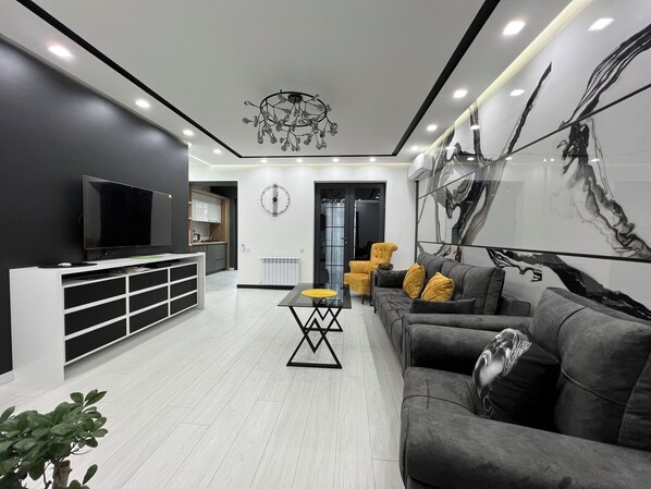 华丽公寓, 2 间卧室 | 起居区