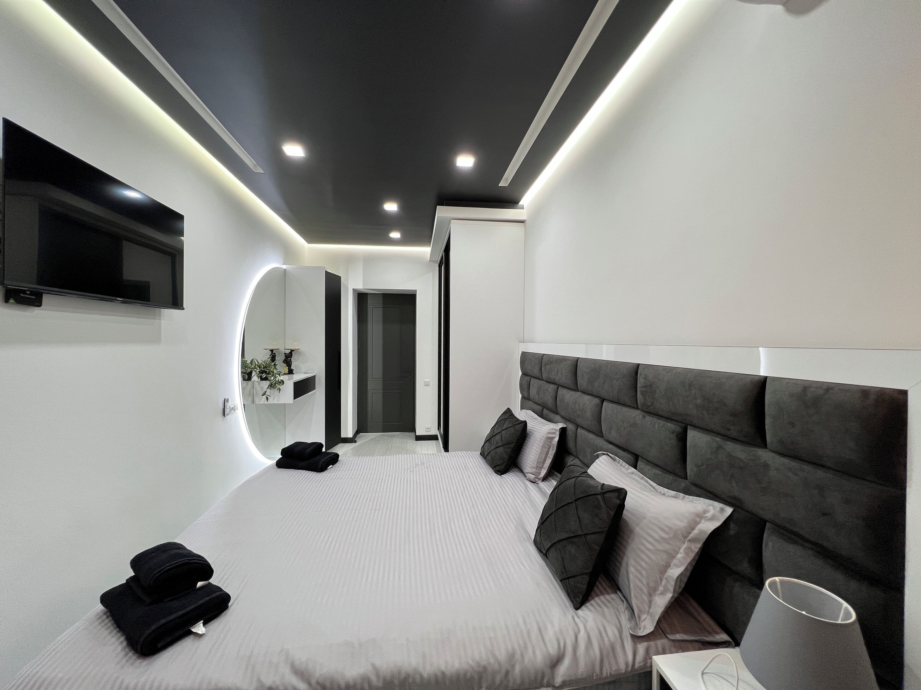 Apartemen Deluks, 2 kamar tidur | Tirai kedap cahaya, setrika/meja setrika, dan Wi-Fi gratis