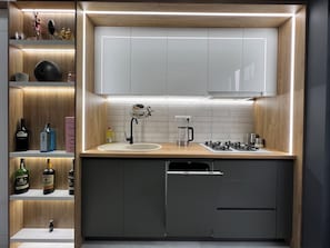 Deluxe Apartment, 2 Bedrooms | Private kitchen