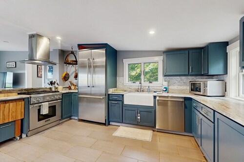 Spacious Mountain Chalet with Sauna, Deck, and Ski/Snowboard Adventures Nearby