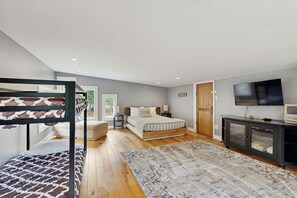 5 bedrooms, internet, bed sheets