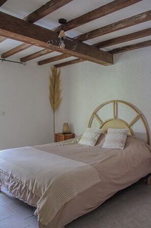 2 bedrooms, bed sheets