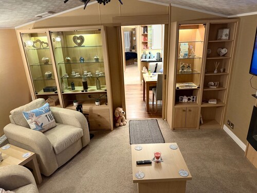 Seaside Lodge Retreat- Sleeps 6- Wifi- Freeparking
