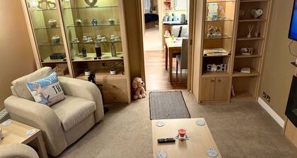 Seaside Lodge Retreat- Sleeps 6- Wifi- Freeparking