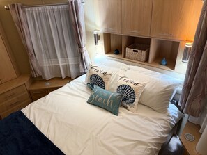 2 عدّة غرف نوم ومكواة/لوح كي وواي فاي مجانًا وملاءات أسرّة