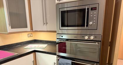 Seaside Lodge Retreat- Sleeps 6- Wifi- Freeparking