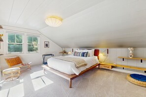 3 bedrooms, iron/ironing board, internet, bed sheets