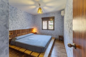 4 bedrooms, WiFi, bed sheets