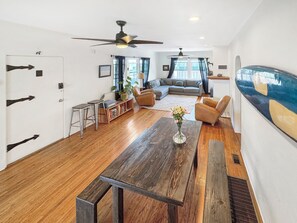 Téléviseur connecté, foyer, livres