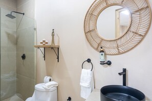 Séchoir à cheveux, serviettes fournies