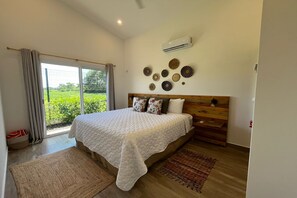 2 bedrooms, iron/ironing board, internet, bed sheets