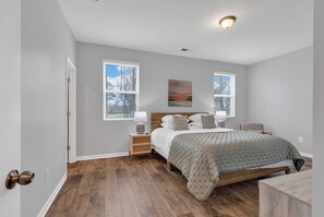 4 soverom, strykejern/-brett, wi-fi (inkludert) og sengetøy