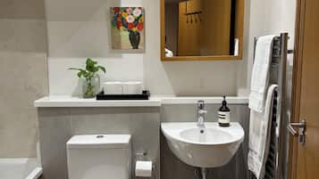 Towels, soap, shampoo, toilet paper