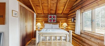 Cozy log cabin w/ wood-burning fireplace, balcony, close to recreation, pond