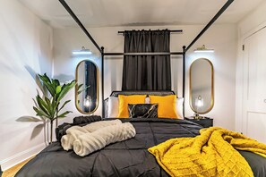 2 bedrooms, desk, iron/ironing board, free WiFi - Limited time Deal! Cozy Luxe Escape Modern 2BR, sleeps 4,Couples, Business & Pet (Raleigh)