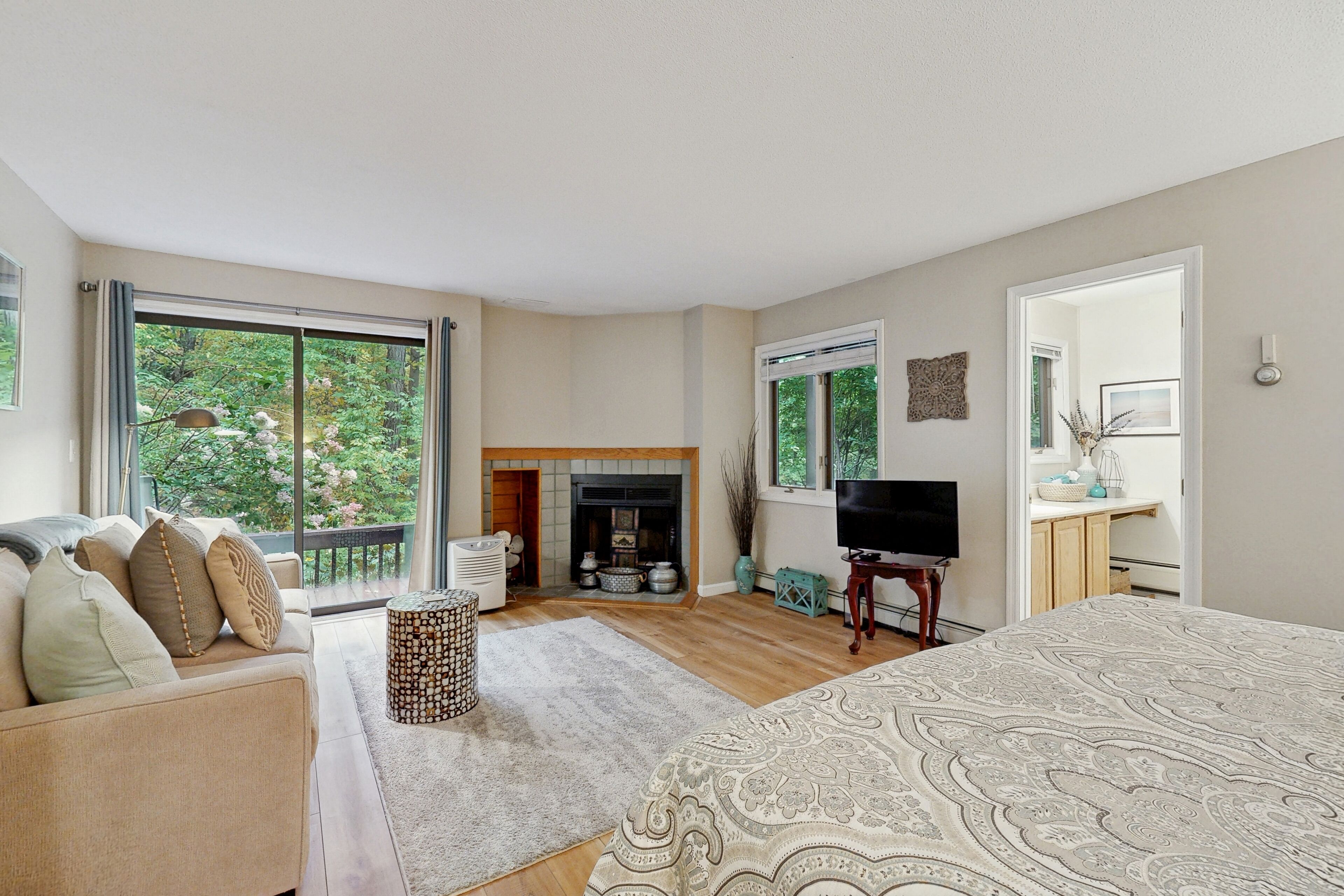 2 bedrooms, internet, bed sheets