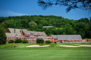 Golf - Comfortable condo w/ two fireplaces, balcony, pool, tennis, close to recreation (Hartford)