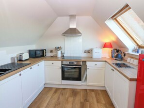 Cottage | Private kitchen | Cookware/dishes/utensils - Bridle Cottage (Cockburnspath)