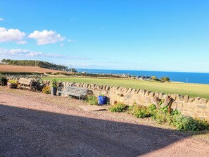Property grounds - Bridle Cottage (Cockburnspath)