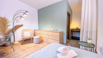 Klassieke tweepersoonskamer, uitzicht op bergen | Gratis wifi