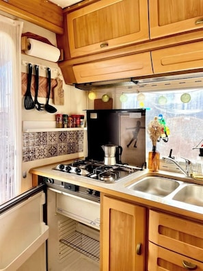 Comfort Mobile Home, Courtyard View | Private kitchen