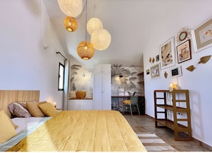 Deluxe Double Room, Garden View | Free WiFi - Casa Cocolores (Villaverde)