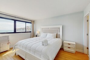 2 bedrooms, iron/ironing board, internet, bed sheets