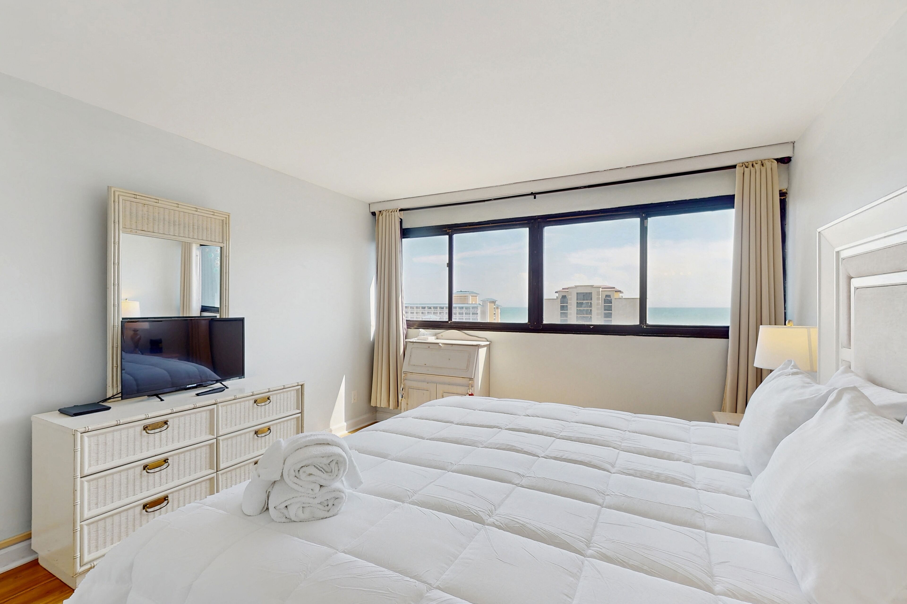 2 bedrooms, iron/ironing board, internet, bed sheets