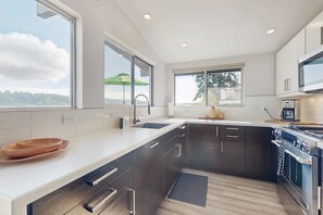 Fridge, microwave, oven, stovetop - Waterfront home with a full kitchen, gas fireplace, W/D, & kayaks  - views (Port Orchard)