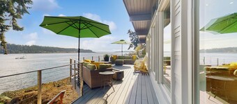 Waterfront home with a full kitchen, gas fireplace, W/D, & kayaks  - views