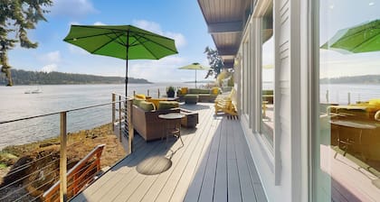 Waterfront home with a full kitchen, gas fireplace, W/D, & kayaks - views