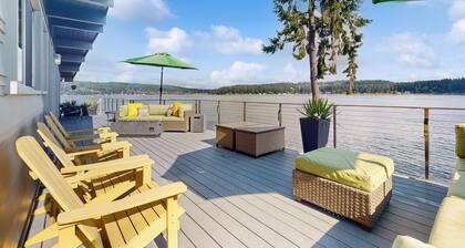 Waterfront home with a full kitchen, gas fireplace, W/D, & kayaks - views