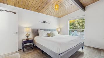 2 bedrooms, internet, bed sheets