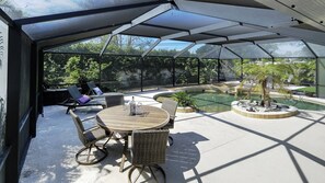 تناول الطعام بالخارج