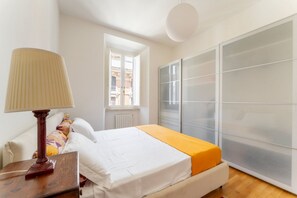 3 Schlafzimmer, Schreibtisch, Bügeleisen/Bügelbrett