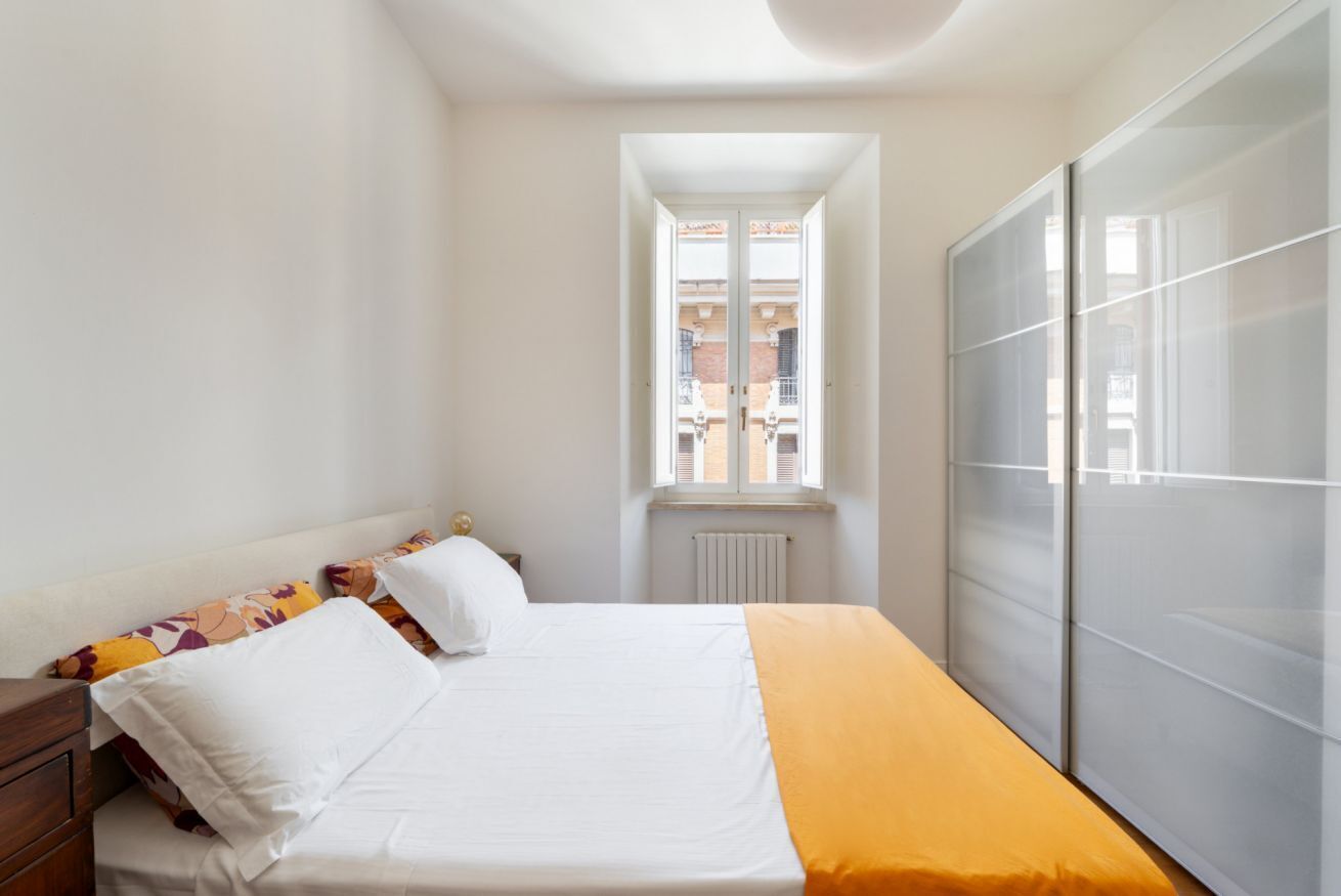 3 makuuhuonetta, silitysrauta/-lauta