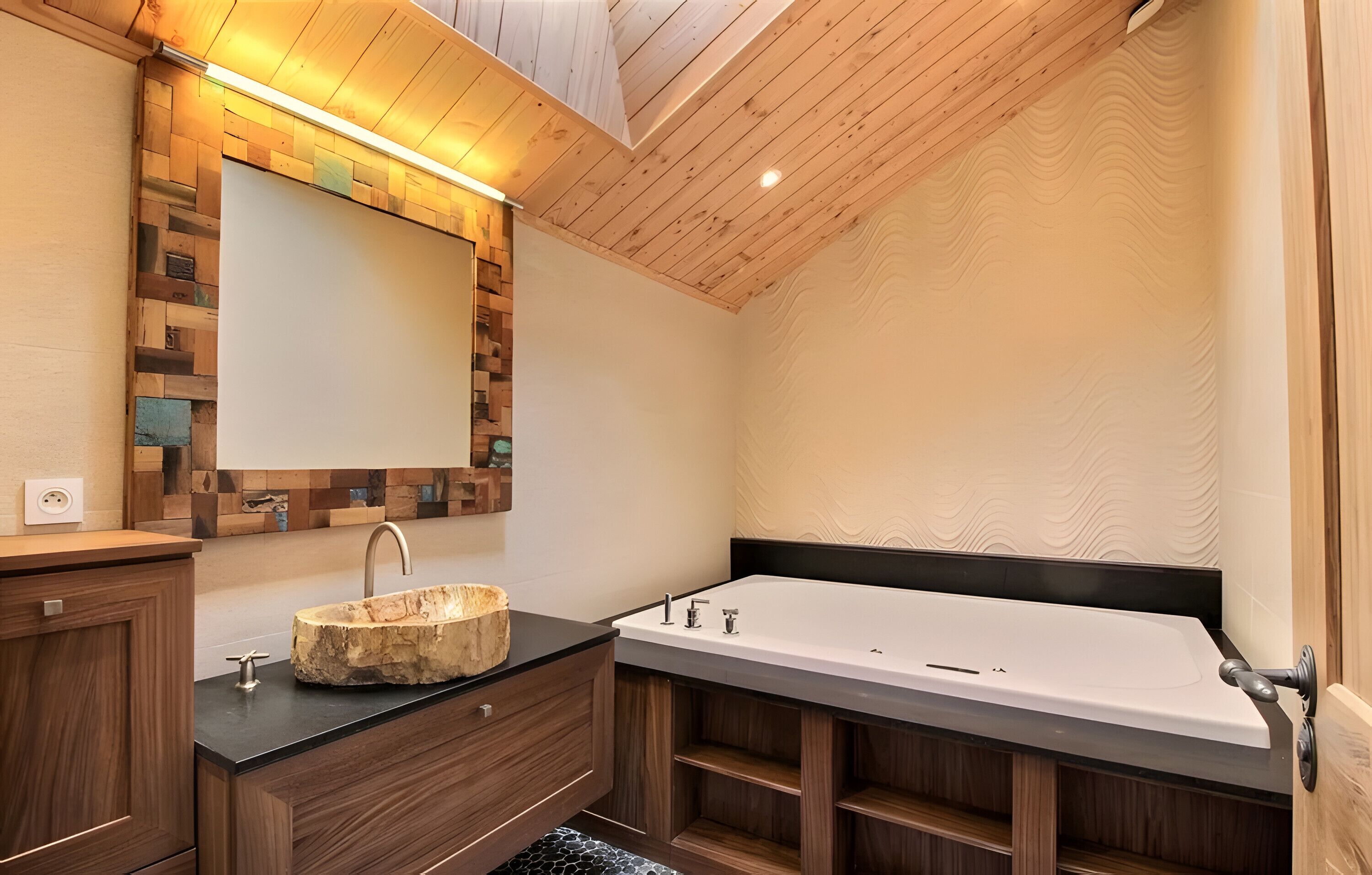 Douche, sèche-cheveux, serviettes fournies